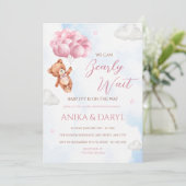 We Can Bearly Wait Pink Baby Shower Invitation Kaart (Staand voorkant)