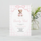 We Can Bearly Wait Pink Teddy Bear Baby Shower Kaart (Staand voorkant)