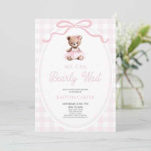 We Can Bearly Wait Pink Teddy Bear Baby Shower Kaart (Staand voorkant)
