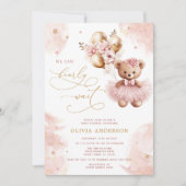 We Can Bearly Wait Teddy Bear Girl Baby Shower Inv Kaart (Voorkant)