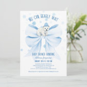 We Can Bearly Wait Winter Polar Bear Baby Shower Kaart (Staand voorkant)