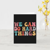 We Can Do Hard Things Groovy Retro Motivational Qu Kaart (Gele Bloem)