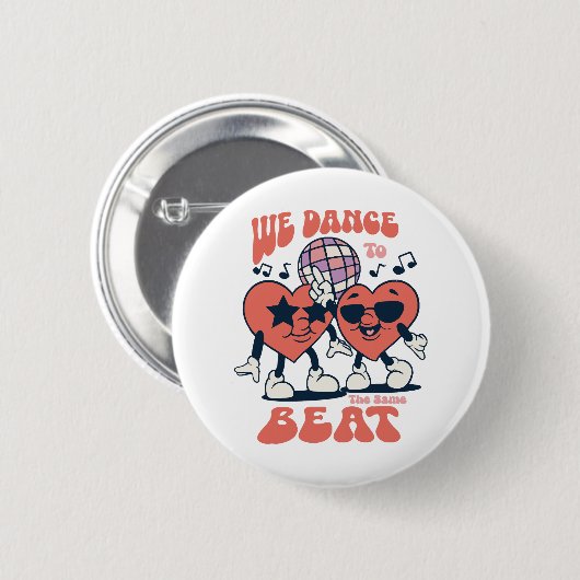 We dansen op dezelfde maat ronde button 5,7 cm (Voorkant /achterkant)