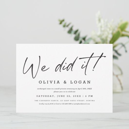 We Did It! Chic Modern Script Wedding Elopement Kaart (Staand voorkant)