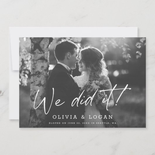 We Did It Modern Script Wedding Photo Elopement Kaart (Voorkant)