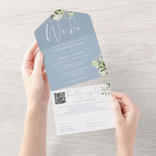 We Do Groene Monogram QR Code Stofblauwe Trouwdag All In One Uitnodiging (Afscheurbaar)
