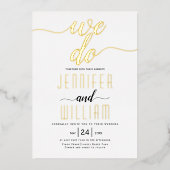 "We doen" elegant script calligraphy bruiloft Folie Uitnodiging (Voorkant)