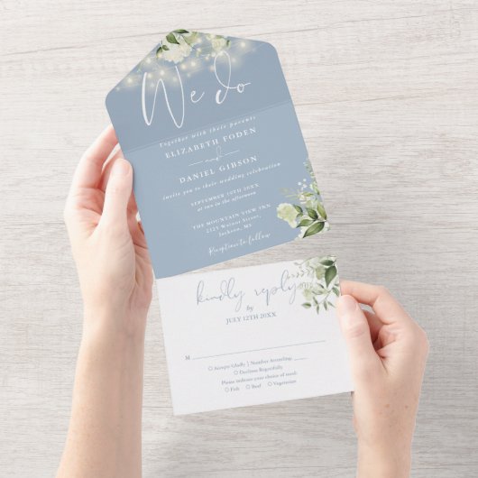 We doen Greenery String Lights Dusty Blue Wedding All In One Uitnodiging (Afscheurbaar)