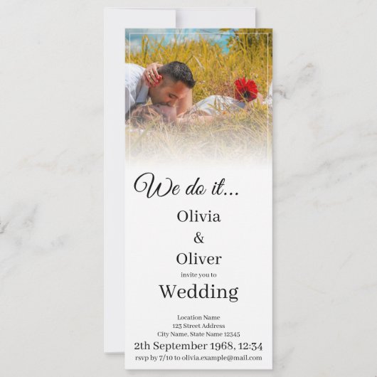 We doen het - Het zoenen van een paar op een weide Kaart (Voorkant)