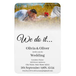 We doen het - Het zoenen van een paar op een weide Magneet