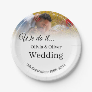 We doen het - Het zoenen van een paar op een weide Papieren Bordje