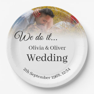 We doen het - Het zoenen van een paar op een weide Papieren Bordje