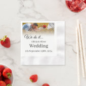 We doen het - Het zoenen van een paar op een weide Servet (Insitu)