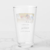 We doen het - Kussend Paar op een Weiland Glas (Achterkant)