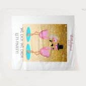 We doen! We deden! Laten we feesten. Trouwflamingo Wandkleed (Voorkant (horizontaal))