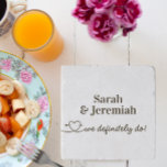 We doen zeker persoonlijke bruiloft trivet<br><div class="desc">Een perfect trouwcadeau voor een stel,  deze elegante trivet zegt dat ze het allemaal weer zouden doen! Kan met OM HET EVEN WELKE namen worden aangepast.</div>
