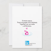 We dragen allemaal dezelfde 3-flatkaart van 5 x 7  aankondiging (Achterkant)