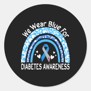 We dragen blauw voor diabetes bewustzijn regenboog ronde sticker