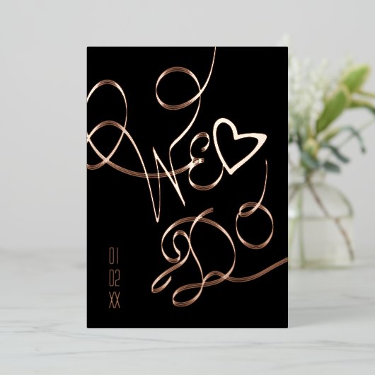 We dragen de hand op een gouden bruiloft. folie uitnodiging (Staand Voorkant)