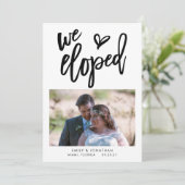 We Eloped Aankondiging Foto Uitnodiging Zwarte Tek (Staand voorkant)