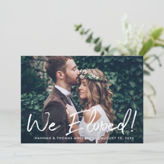 We Eloped Brush Script Foto Bruiloft Aankondiging (Staand voorkant)