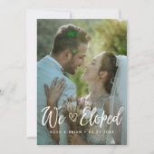 We Eloped Elegant Wit Script bruiloft foto Aankondiging (Voorkant)