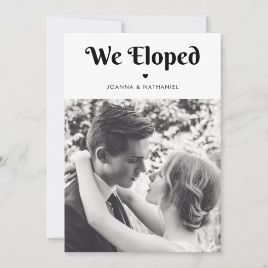 We Eloped Minimalistische Retro Typografie Hart Ee Kaart (Voorkant)
