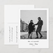 We Eloped Modern Minimalistische Bericht Script Fo Aankondigingskaart (Voorkant / Achterkant)