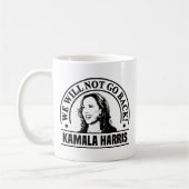 We gaan niet terug naar Kamala Harris Mok (Links)