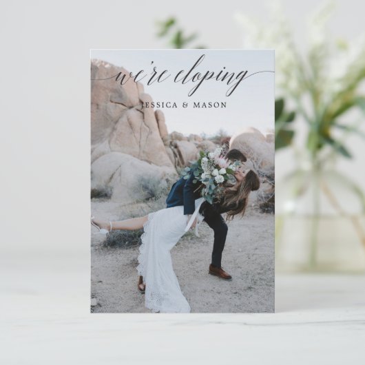 We Gaan Stiekem Trouwen Aankondiging Uitnodiging (Staand voorkant)