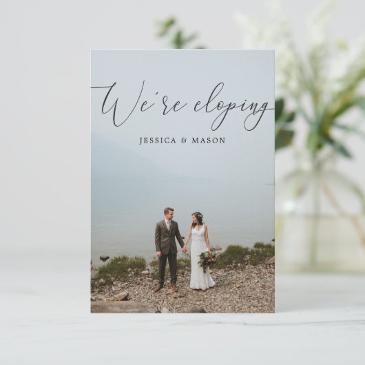 We Gaan Stiekem Trouwen Aankondiging Uitnodiging (Staand voorkant)