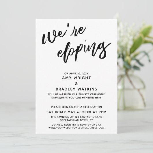 We Gaan Stiekem Trouwen Eenvoudig Modern Handgesch Kaart (Staand voorkant)