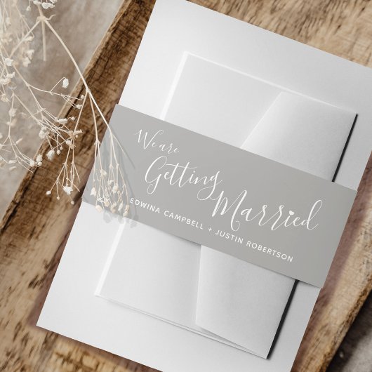 We gaan trouwen met een eenvoudige, grijze bruilof uitnodigingen wikkel