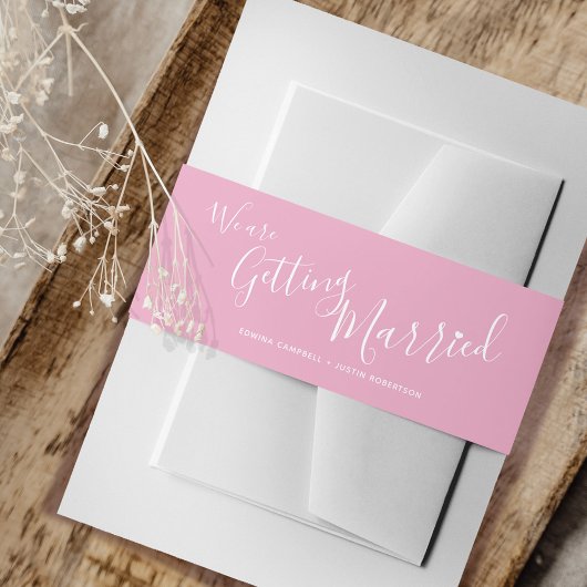 We gaan trouwen met een roze witte bruiloft uitnodigingen wikkel