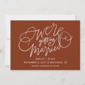 We gaan trouwen met Rust Simple Calligraphy Save The Date (Voorkant)