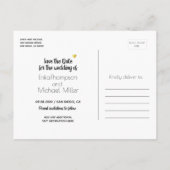 We gaan trouwen. Moderne verticale bruiloft Aankondigingskaart (Achterkant)