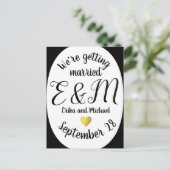 We gaan trouwen. Moderne verticale bruiloft Aankondigingskaart (Staand voorkant)