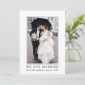 We Got Married Minimalistisch Modern Eenvoudig Aankondiging (Staand voorkant)