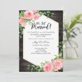 We Got Married Rustieke Houten Roze Bloemige Trouw Kaart (Staand voorkant)