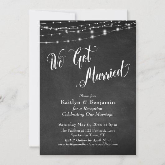 We Got Married Typografie Krijtbord Slingerlichtje Kaart (Voorkant)
