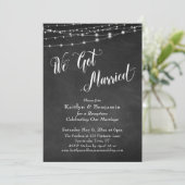 We Got Married Typografie Krijtbord Slingerlichtje Kaart (Staand voorkant)