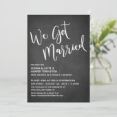 We Got Married Typografie op Subtiel Schoolbord Kaart (Staand voorkant)