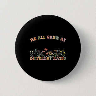 We Groeien Allen Met Verschillende Snelheden Sped Ronde Button 5,7 Cm