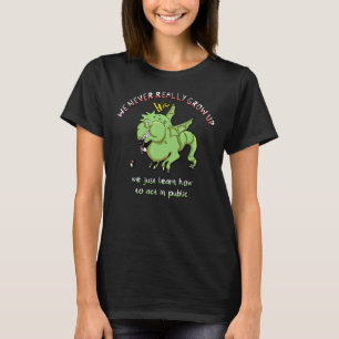 We groeien nooit echt op. We leren gewoon hoe ik m T-shirt