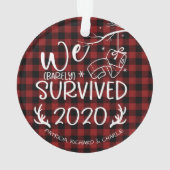 We hebben 2020 overleefd Schattig Grappig Covid Ke Ornament (achterkant)