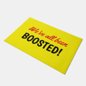 We hebben allemaal een gebooste Vaccinetekst gele  Deurmat (Schuin)