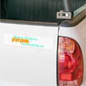 We hebben allemaal een platypus die ons controleer bumpersticker (Op Truck)
