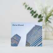 We hebben City Skyscraper Modern Business Moving Aankondiging (Staand voorkant)