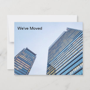 We hebben City Skyscraper Modern Business Moving Aankondiging