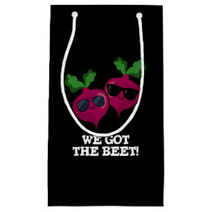 We hebben de bietgrappige Veggie Pun Dark BG Klein Cadeauzakje